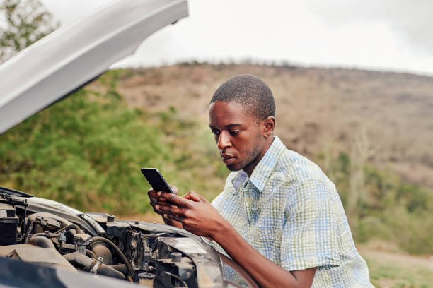 istock The mechanic needs to see what's going on here 1296984220
