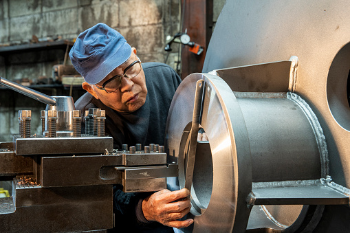 A small downtown ironworks run by one person. He is lathe and president. 
He loves work so much that he works almost without holidays.
As long as his body lasts, he will remain active for the rest of his life. 
I have great respect for him.