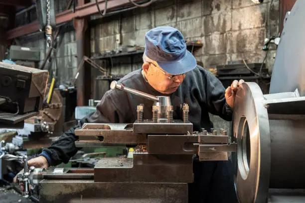 Photo of The flowers still bloom when they are old. An ironworks alone in downtown.