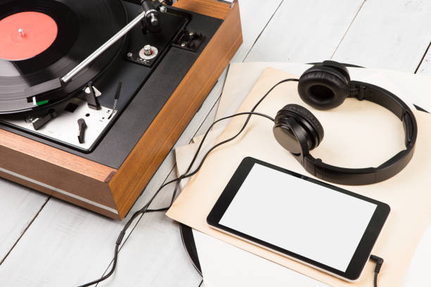 istock Vintage turntable, smartphone and headphones 1297026635