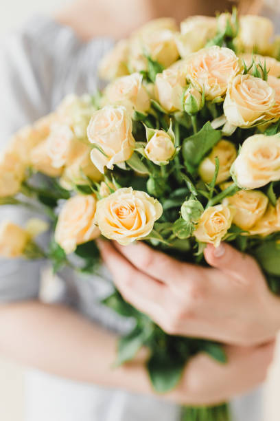 istock A large bouquet of miniature cream roses 1297029338