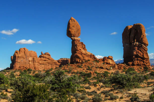 balancing rock - usa arches national park balanced rock colorado plateau stock-fotos und bilder