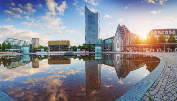 stadt leipzig in der sonne - deutschland - germany tourism skyscraper urban scene stock-fotos und bilder