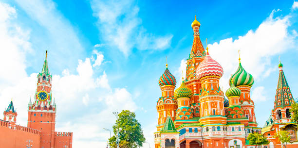 聖バジル大聖堂とモスクワクレムリン、ロシアの広いパノラマ - moscow russia russia river panoramic ストックフォトと画像