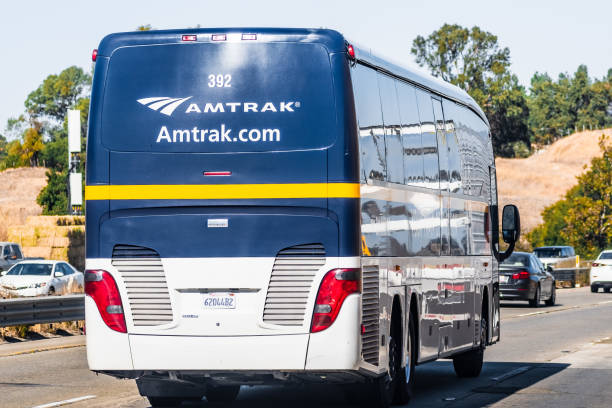 Amtrak San Joaquins Bus driving on the freeway Oct 14, 2020 Fremont / CA / USA - Amtrak San Joaquins Bus driving on the freeway; the San Joaquins route connects San Francisco Bay Area with Sacramento and Bakersfield Amtrak stock pictures, royalty-free photos & images