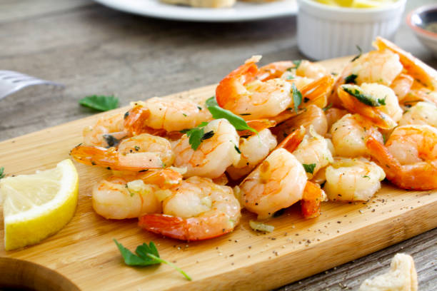 shrimp with garlic and herbs - prepared shrimp prawn seafood salad imagens e fotografias de stock