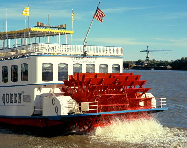 barco da rainha crioula, nova orleans, eua. - new orleans steamboat orleans new - fotografias e filmes do acervo