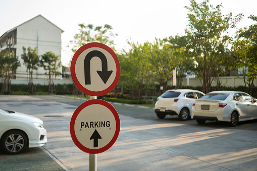 Sign of allowed u-turning point in a parking