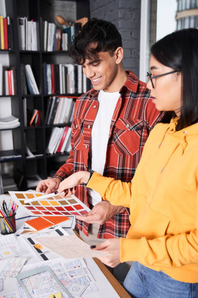 istock Girl chooses the color of the interface 1297207421