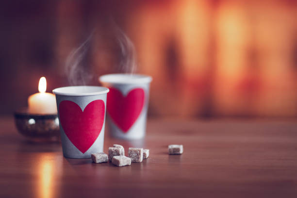 tazze di caffè con cuori - amore e attrazione - tea cup disposable cup tea sugar foto e immagini stock