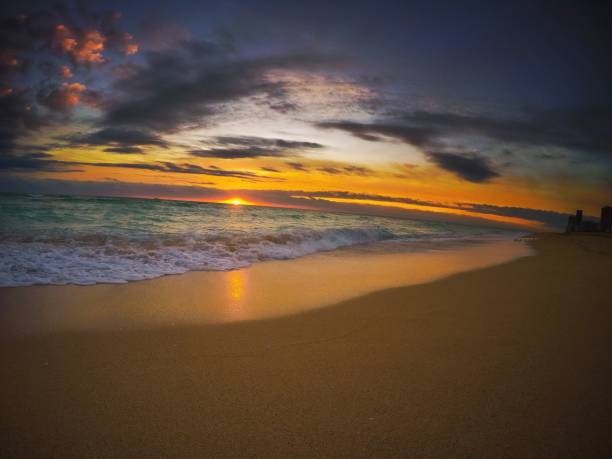 istock Sunrise in North Beach 1297296555