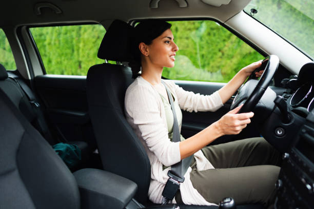 istock Young woman driving 1297310732