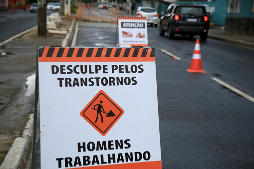 salvador, bahia, brazil - january 15, 2021: sign indicates men working on repairs on a street in the city of Salvador.