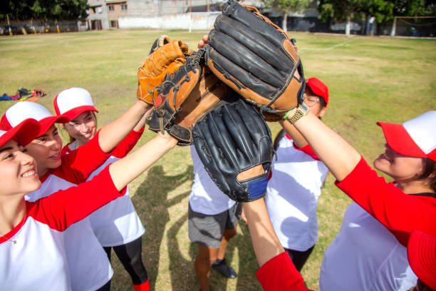 istock femenil baseball team celebrating 1297347604
