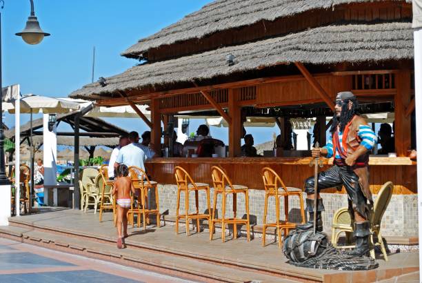 beach bar, torremolinos. - beach house villa bar fotografías e imágenes de stock