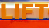 gelbes-liftschild.jpg?b=1&s=170x170&k=20&c=rzFv4cWvFwjoOWRPUs8_joF83ZdVQSgbl4oqtbSs-Uw=