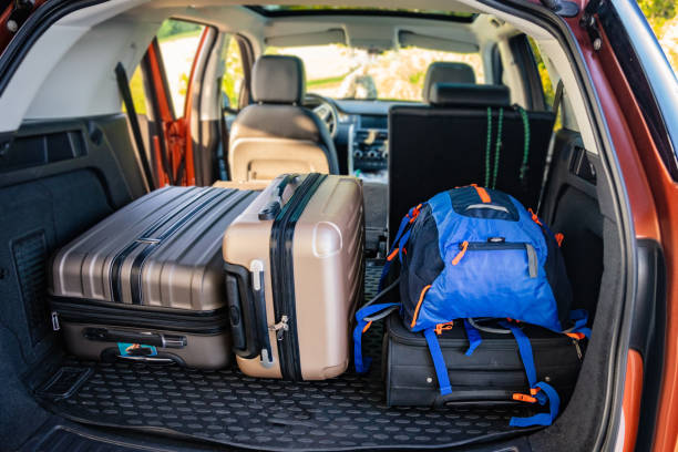 winter Go up Fisherman Car Trunk Full Of Loaded Bags And Luggage Stock Photo - Download Image Now  - Car, Crowded, Car Trunk - iStock