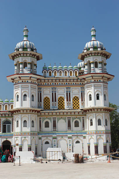 12 grudnia 2020, janakpur, dhanusha, nepal. janakpur palace narożnik boczny. zbudowany przez króla janaka, ojca sita. janakpur był miejscem narodzin bogini sita. - janakpur zdjęcia i obrazy z banku zdjęć