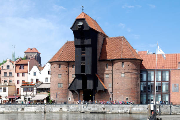 porto velho de gdansk com o guindaste - polônia. - pomerania - fotografias e filmes do acervo