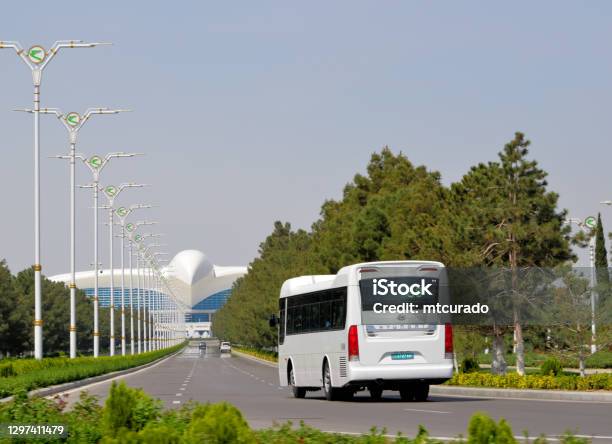 Flughafen Ashgabat Bus Anreise Turkmenistan Stockfoto und mehr Bilder von Ankunft - Ankunft, Architektur, Ashgabat