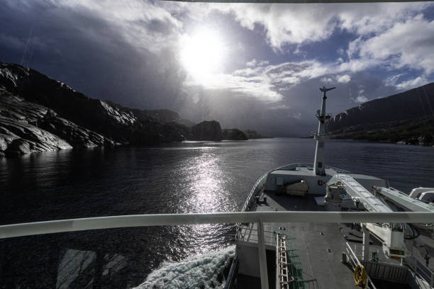 漁業:船の帆の橋からpov - cloud sailboat fishing boat fishing industry ストックフォトと画像