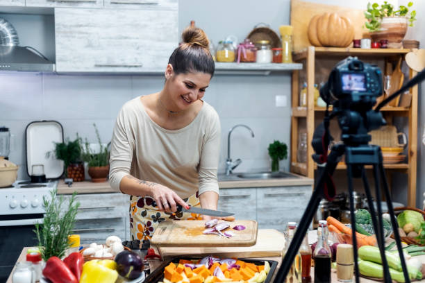 istock Food vlogger 1297416386