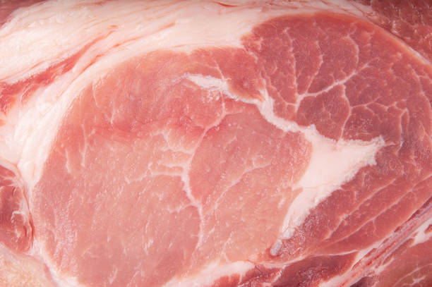 fleisch ungekochtscheibe schweinefleisch hintergrund textur aus nächster nähe - veal raw meat pink stock-fotos und bilder