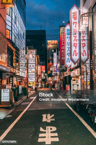 Tokyos Famous Shinjuku District Stock Photo - Download Image Now - Japan, Tokyo - Japan, Street