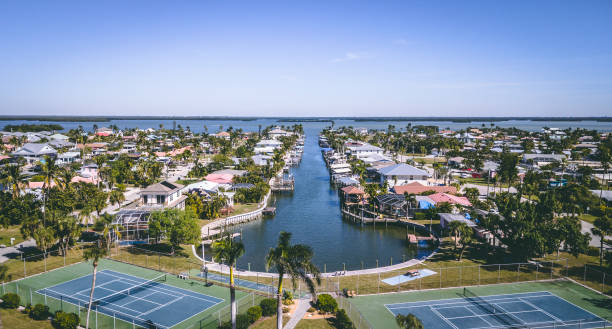 Fort Myers waterfront houses Drone Shot of the waterfront houses in Fort Myers fort myers photos stock pictures, royalty-free photos & images