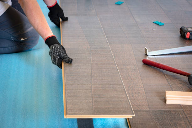 Laminate floor Person installing a laminate floor faux wood stock pictures, royalty-free photos & images