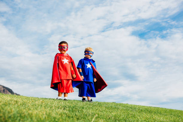 garçons de super-héros - partnership creativity superhero child photos et images de collection