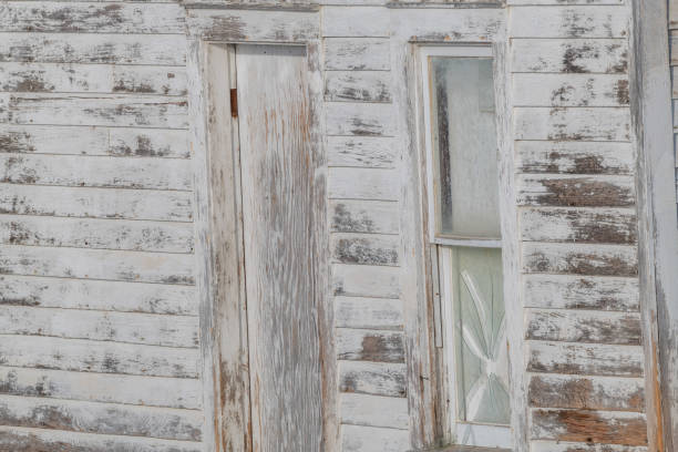 istock Abandoned old farm/ranch house 1297534059