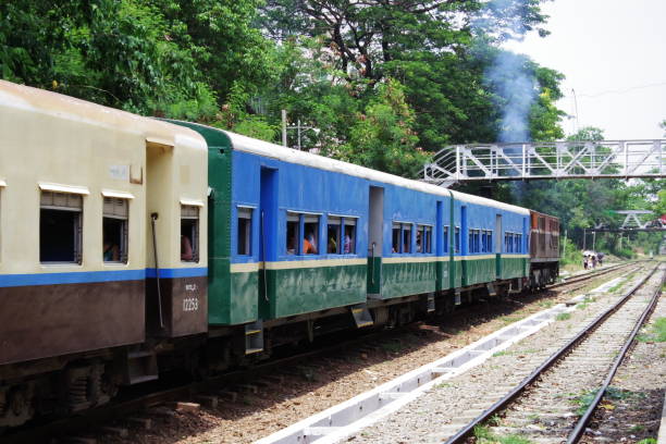 поезд - burma railway стоковые фото и изображения