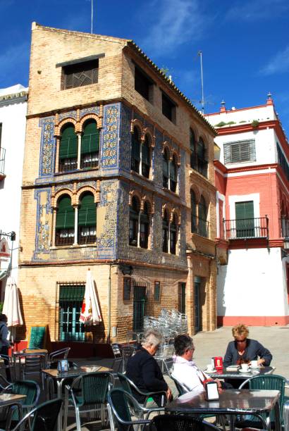 café de pavimento, carmona, espanha. - carmona - fotografias e filmes do acervo