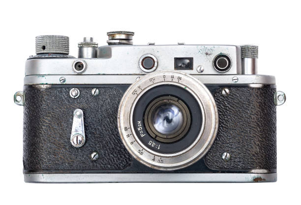 alte filmkamera des ussr isoliert auf weißem hintergrund - retro revival traditional photography classic equipment stock-fotos und bilder