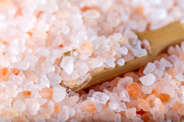 pink himalayan salt. himalayan salt pile. pink crystal salt in wooden spoon. food background. close up. - salt crystal spoon food imagens e fotografias de stock
