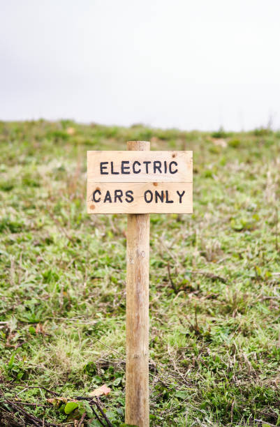 istock Electric cars only sign 1297572398