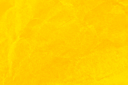 Fondo de papel amarillo arrugado. Textura macro maltratada real. Foto de cerca. photo