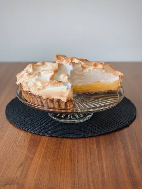 homemade lemon meringue pie (tart) - tart dessert tray bakery imagens e fotografias de stock