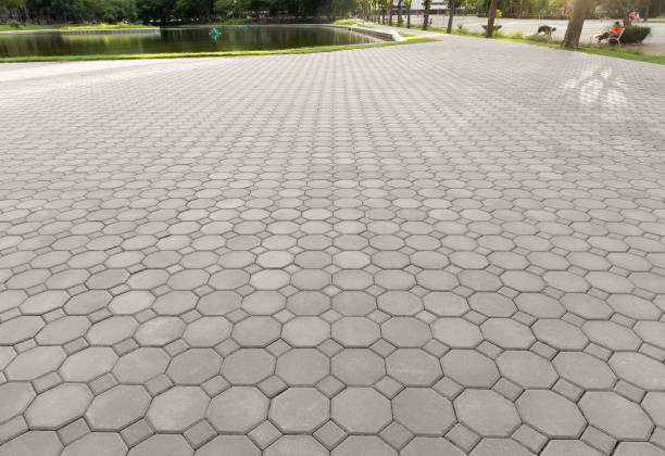 plancher de brique de pavé dans la vue de perspective pour le fond. - concrete driveway cement construction photos et images de collection