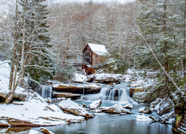 glade creek grist mill en virginie-occidentale - autumn watermill glade creek waterfall photos et images de collection