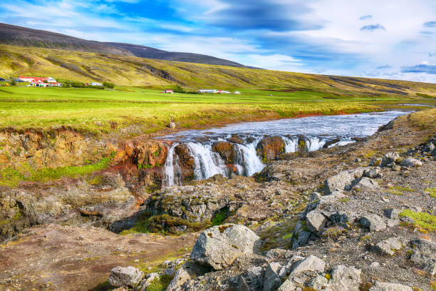 meravigliosa vista sul canyon di kolugljufur e le cascate di kolufossar. - kolufossar foto e immagini stock