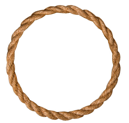 marco hecho de cuerda rugosa natural enrollado en un anillo sin fin sobre un fondo blanco photo