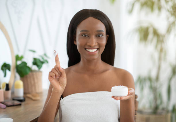 istock Blogger makes stock video about moisturizing cream 1297634620