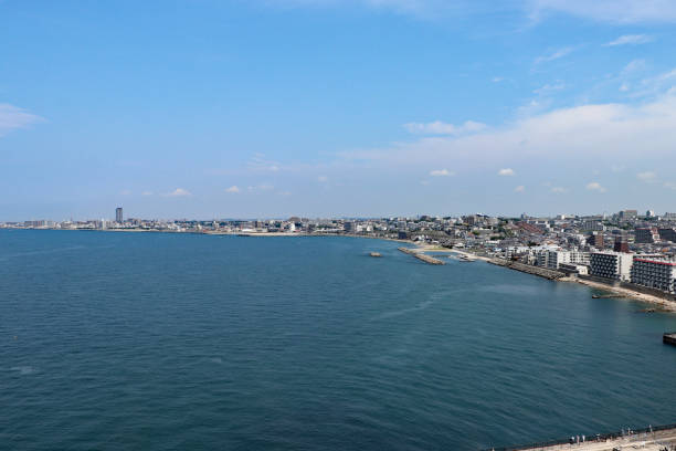 meerblick von der akashi kaikyo brücke - kobe bridge japan suspension bridge stock-fotos und bilder