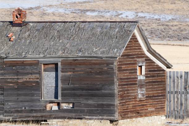 istock Abandoned wooden ranch house 1297690816