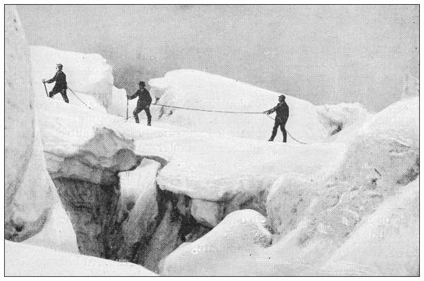 アンティークの白黒写真:モンブランの登山 - crevasse glacier european alps mountain点のイラスト素材／クリップアート素材／マンガ素材／アイコン素材