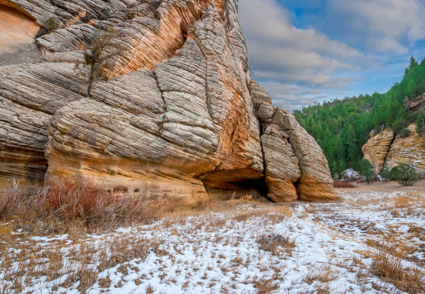 fisher point formazione rocciosa e grotta - coconino national forest foto e immagini stock