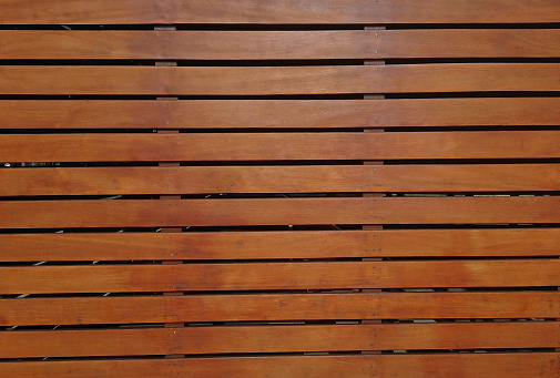 Textured background with floor surface or wall of varnished wooden boards in parallel with slacks - Fondo de textura con superficie de piso o pared de tablas  madera barnizadas  en paralelo con holguras