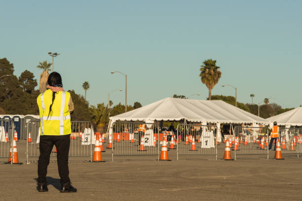 covid-19 vaccination super site al forum, inglewood ca - msnbc foto e immagini stock